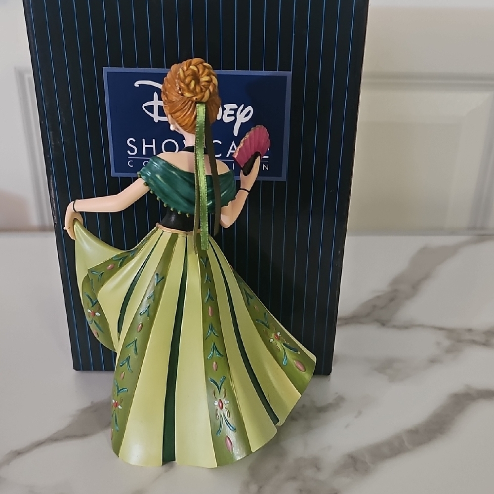 Disney Princess Anna Disney Showcase Figure - Picture 5 of 7